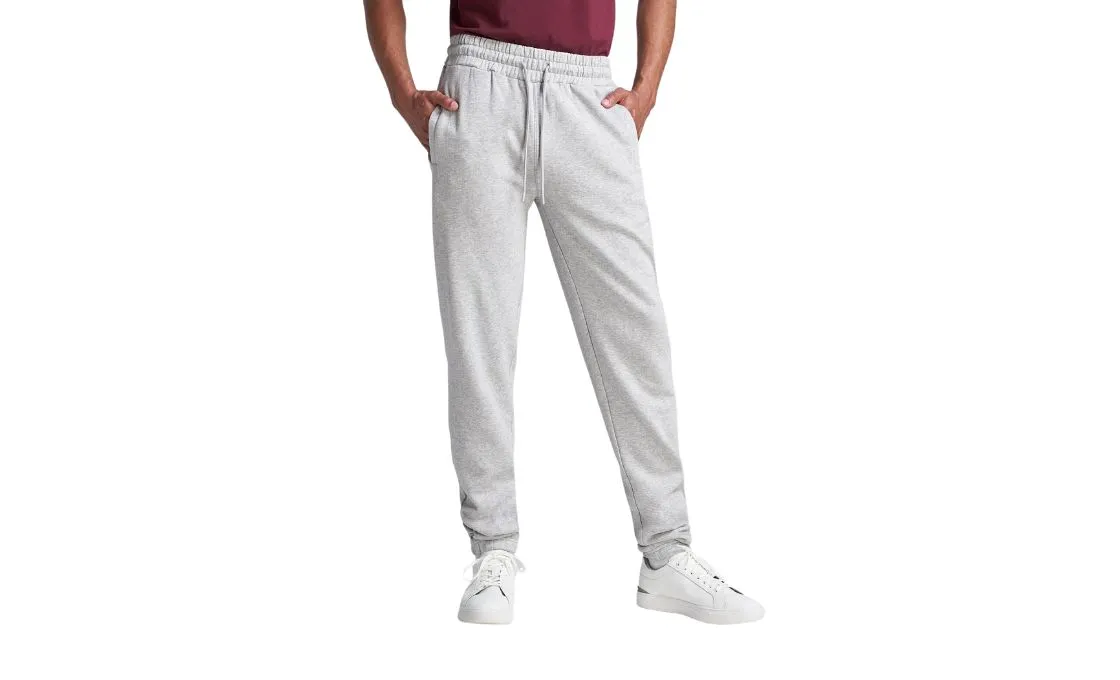 Jogging pants manufacturing with professional staff