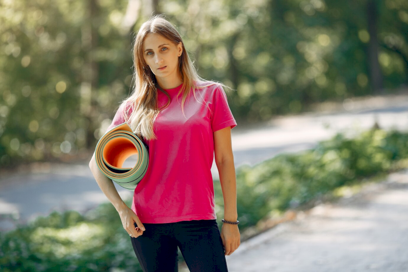 Thygesen focuses on sustainable T-shirt manufacturing by using eco-friendly fabrics, reducing waste, and applying energy-efficient methods