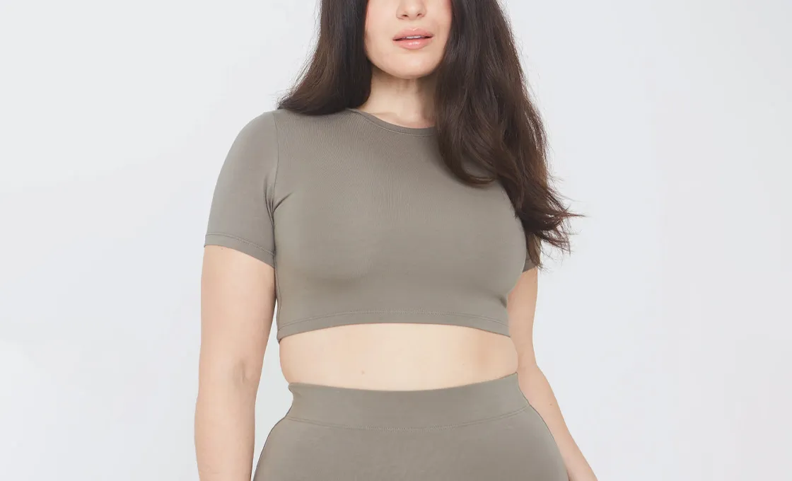 Customization Services at Plus Size Crop Top Manufacturer