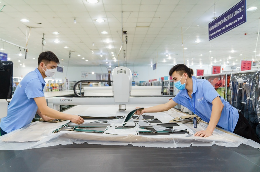 Thygesen uses advanced technologies like Santoni seamless machines for high-performance activewear and underwear, and Lectra for precise fabric cutting