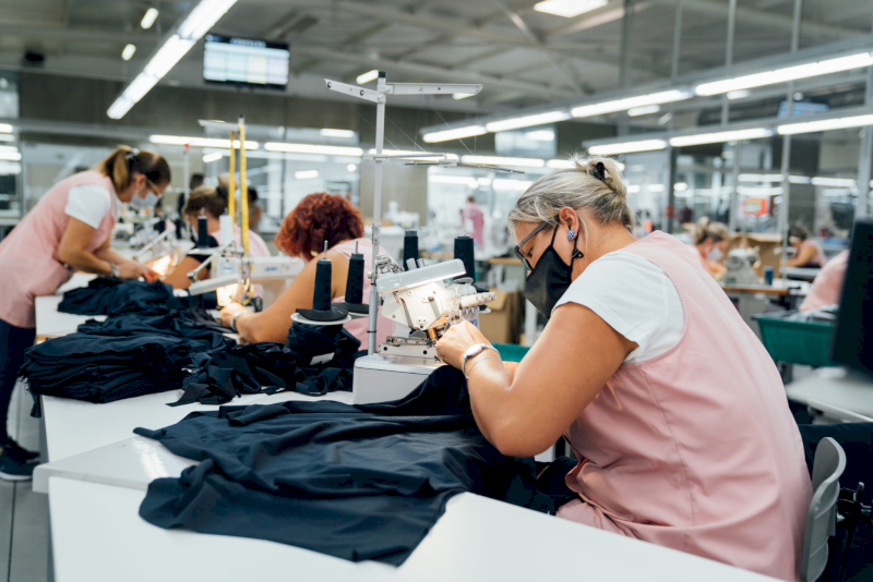 ASBX produces garments using GOTS-certified organic and recycled materials.