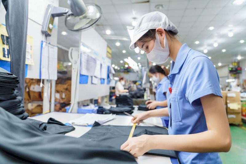 Finishing & QC ensure leggings meet brand standards