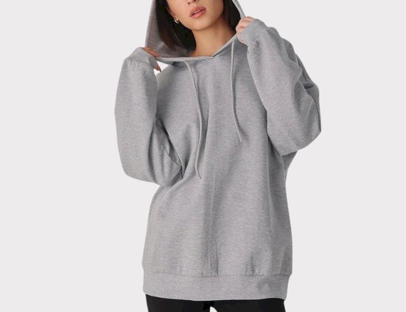 Oversized hoodies feature loose street style loved by young consumers