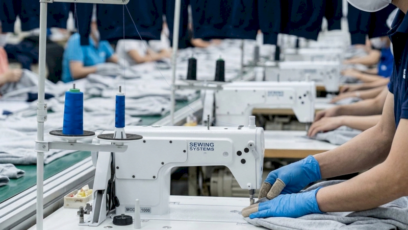 Blank hoodie makers help brands produce designs consistently